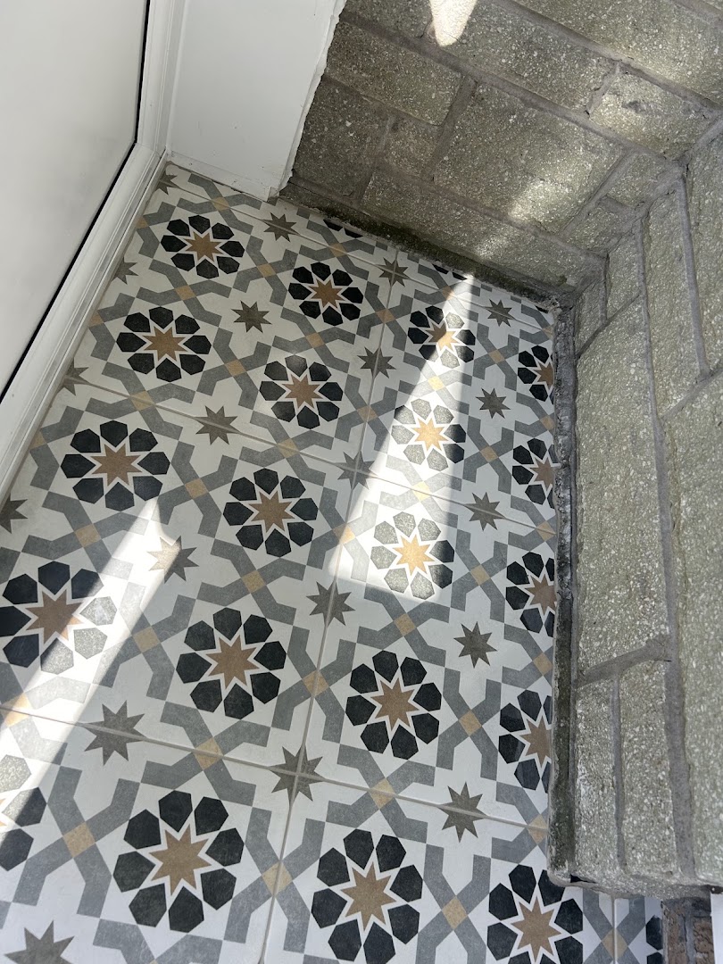 Mr Tiler — Photos 2